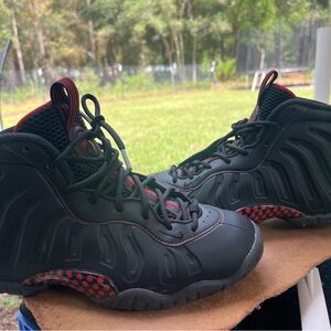 Nike Kids Black and Red Sneakers